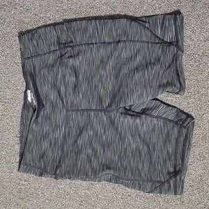AVIA Short Leggings Size M with Pockets